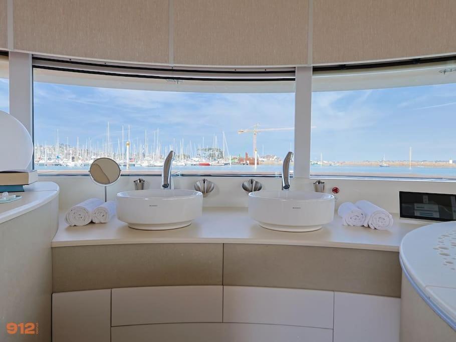 Anthenea Suite Hoteliere Flottante Perros-Guirec Esterno foto