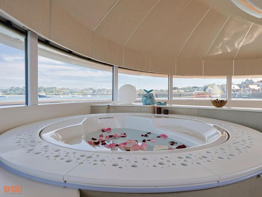 Anthenea Suite Hoteliere Flottante Perros-Guirec Esterno foto